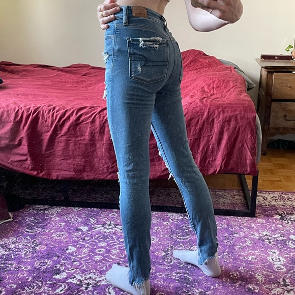 American Eagle Ripped Skinny Jeans - Picture 2 of 4